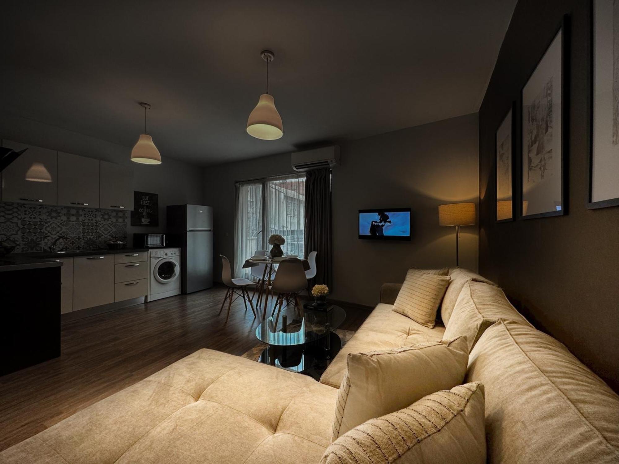 Top Centre Plovdiv Apt. With Parking For 4 Guests 外观 照片