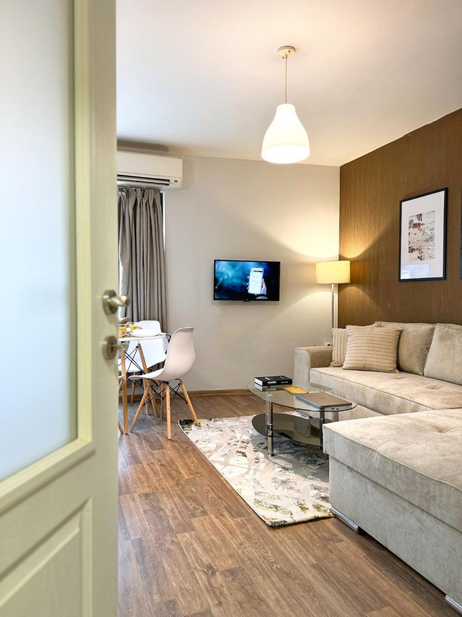 Top Centre Plovdiv Apt. With Parking For 4 Guests 外观 照片
